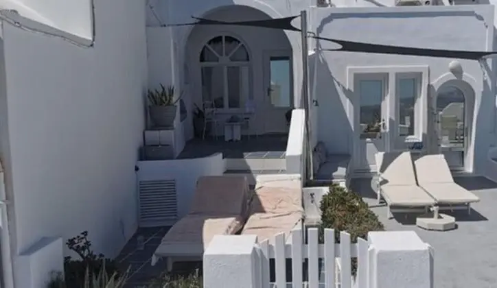 Cave 2 Bedroom Apartment with Hot Tub (Caldera View)