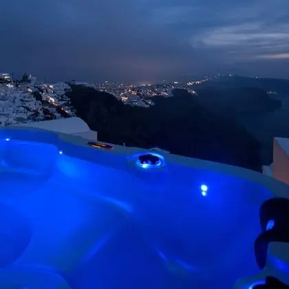 Cave 2 Bedroom Apartment with Hot Tub (Caldera View)