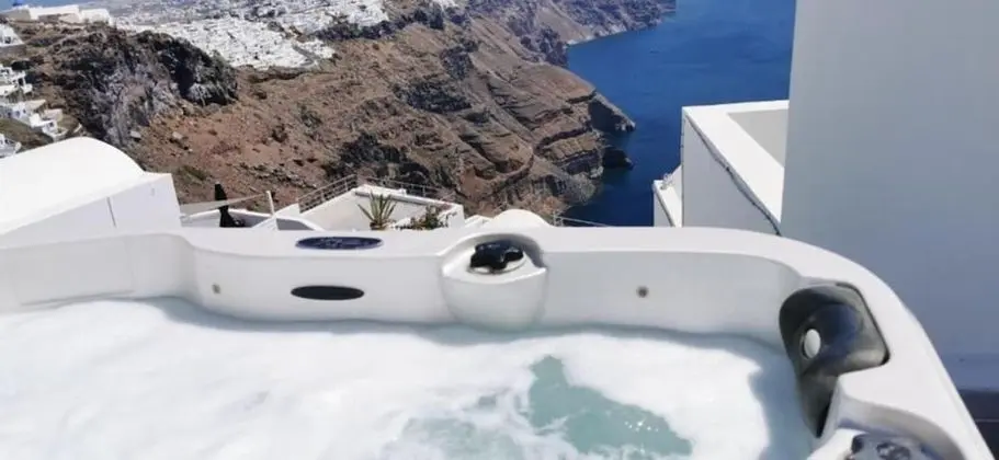 Cave 2 Bedroom Apartment with Hot Tub (Caldera View)