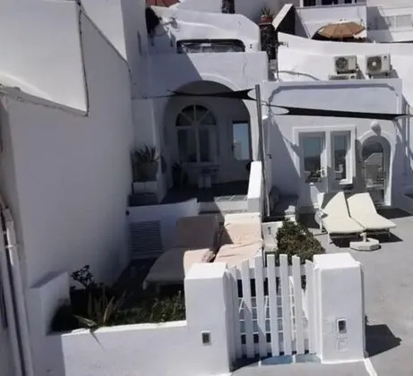 Cave 2 Bedroom Apartment with Hot Tub (Caldera View)