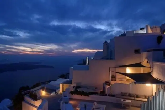 Cave 2 Bedroom Apartment with Hot Tub (Caldera View)