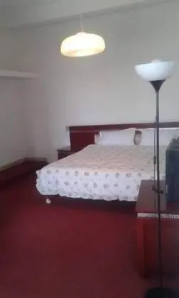 Standard Tek Büyük veya İki Ayrı Yataklı Oda, Havuz Manzaralı