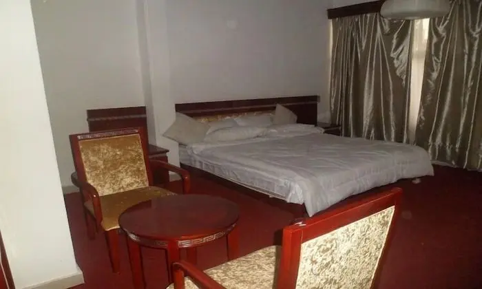 Standard Tek Büyük veya İki Ayrı Yataklı Oda, Havuz Manzaralı
