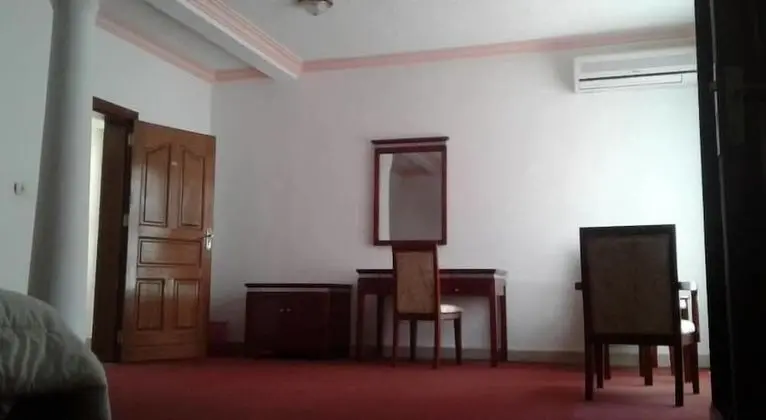 Standard Tek Büyük veya İki Ayrı Yataklı Oda, Havuz Manzaralı