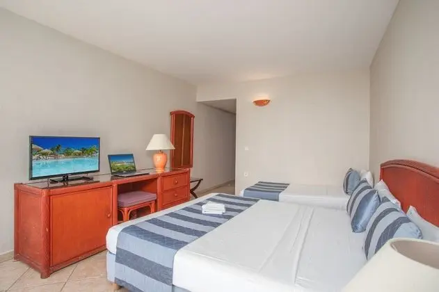 Chambre triple supérieure Salako