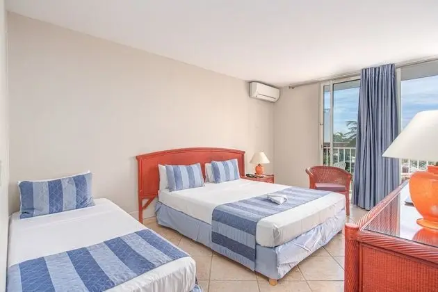 Chambre triple supérieure Salako vue mer