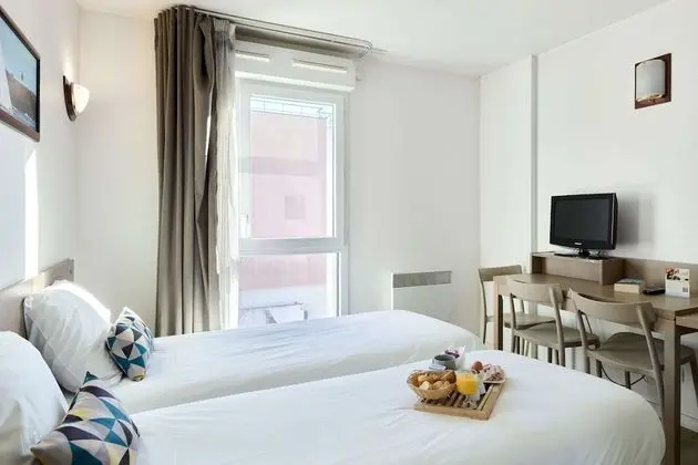 Standard Oda, Sigara İçilmez (1 Queen, 2 Singles & 1 Sofa Bed)