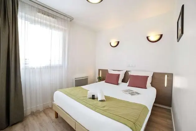 Standard Oda, Sigara İçilmez (1 Queen, 2 Singles & 1 Sofa Bed)