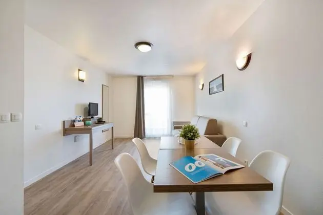 Standard Oda, Sigara İçilmez (1 Queen, 2 Singles & 1 Sofa Bed)