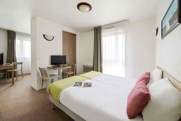 Standard Oda, Sigara İçilmez (1 Queen, 2 Singles & 1 Sofa Bed)