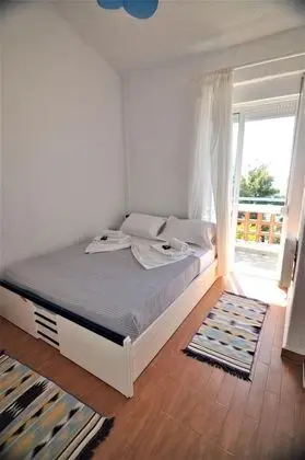Ev