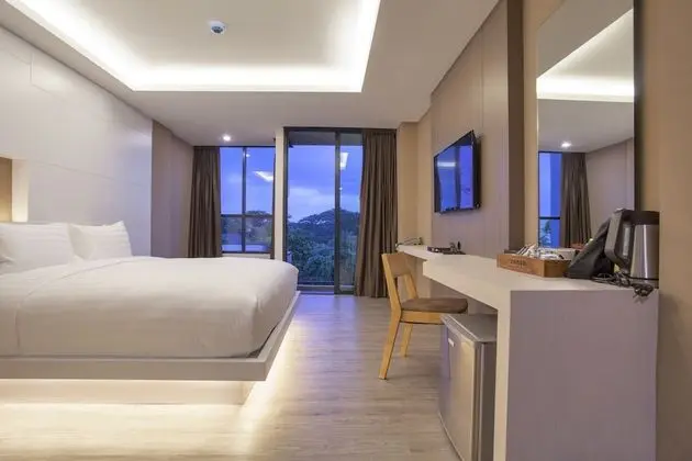 Signature Pool View with Double Bed