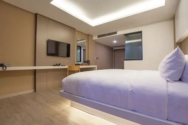 Signature Pool View with Double Bed