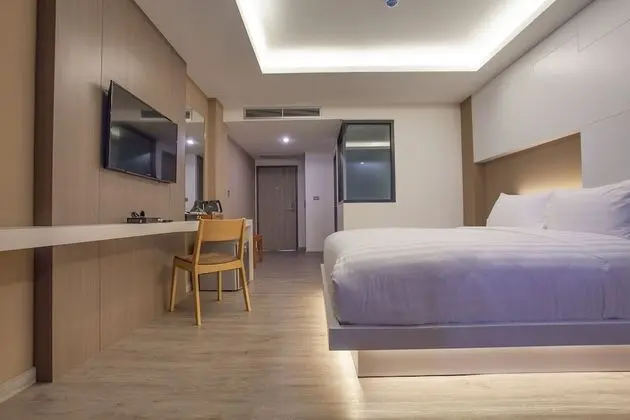 Signature Pool View with Double Bed