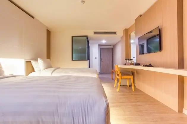 Signature Pool View with Twin Bed