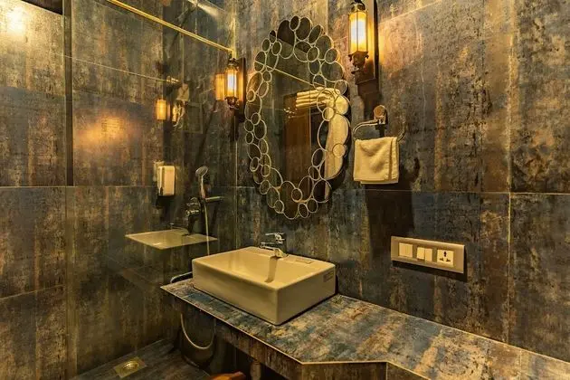 Luxury Oda