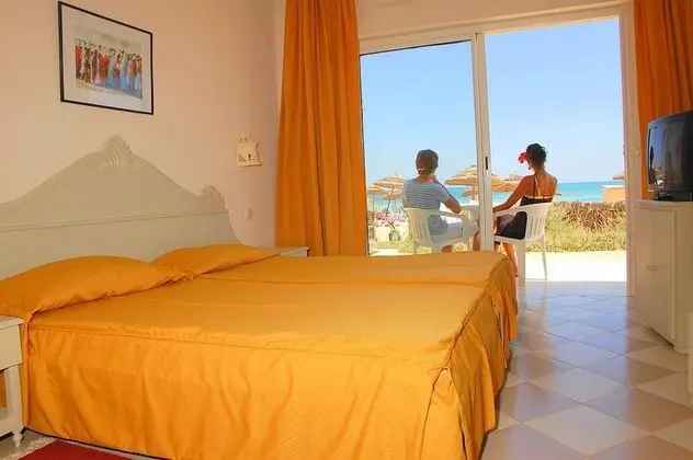 Tek Büyük veya İki Ayrı Yataklı Oda, Deniz Manzaralı