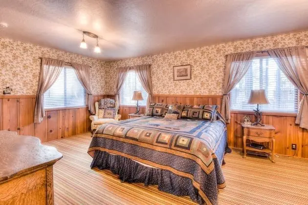 Ev, Birden Çok Yatak (Zephyr Cove Cabin)