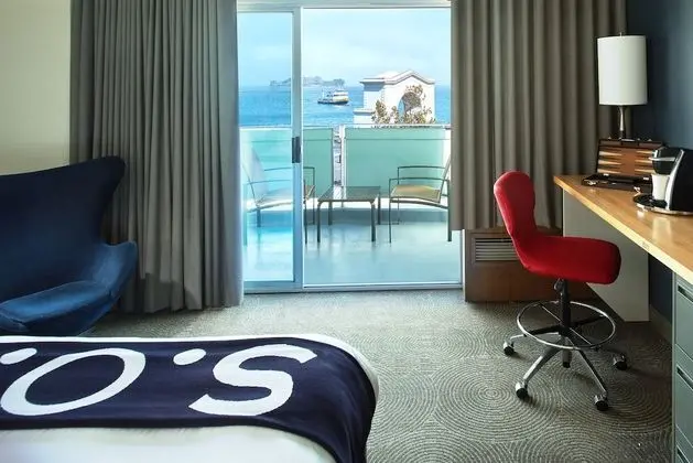 Premium Oda, 1 En Büyük (King) Boy Yatak, Balkon (Waterfront)