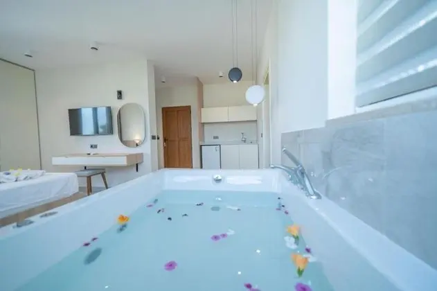 Executive Suite, Deniz Manzaralı, Jakuzili (2 Kişilik)