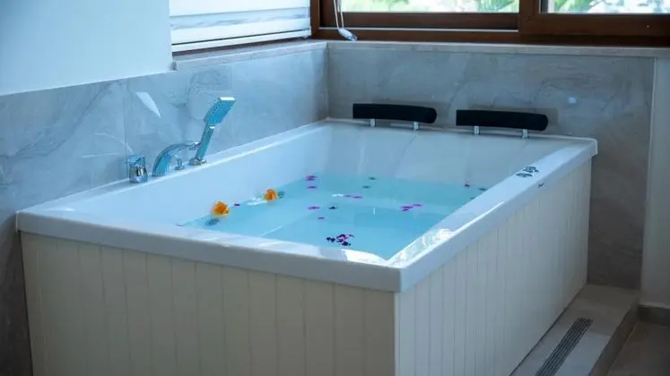 Executive Suite, Deniz Manzaralı, Jakuzili (2 Kişilik)