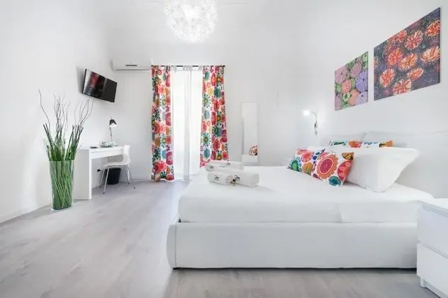 Basic Tek Büyük Yataklı Oda (External Bathroom - Room 4)