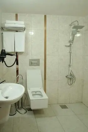 Sarya Lina, Şehir Manzaralı, Teraslı