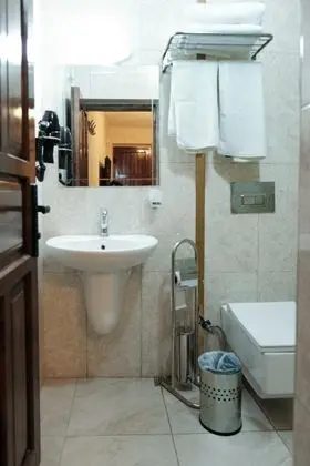 Sarya Lina, Şehir Manzaralı, Teraslı