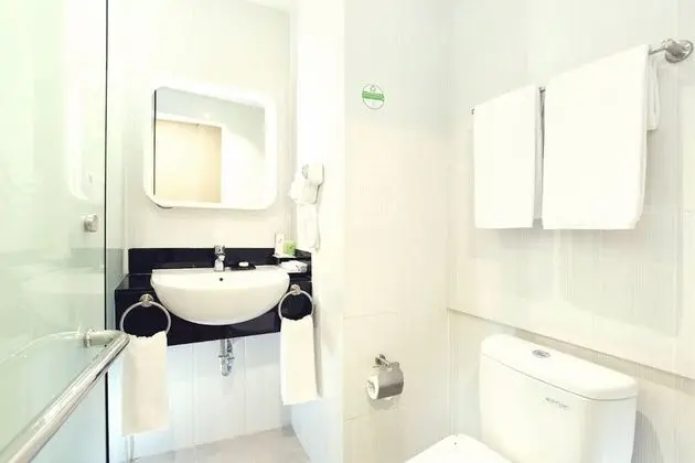 Zest Queen Room
