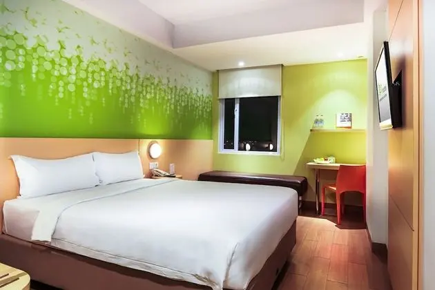 Zest Queen Room