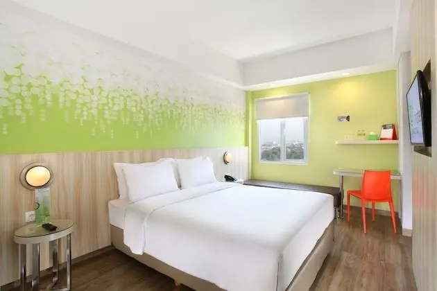Zest Queen Room