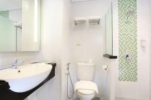 Zest Queen Room