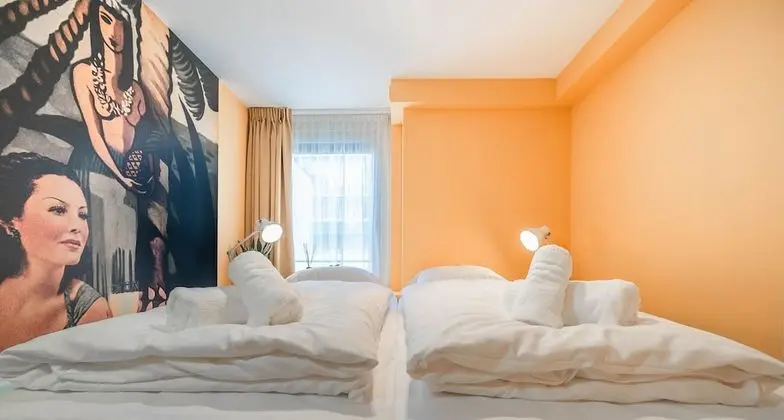 Economy Tek Büyük Yataklı Oda (102 Mellow Yellow)