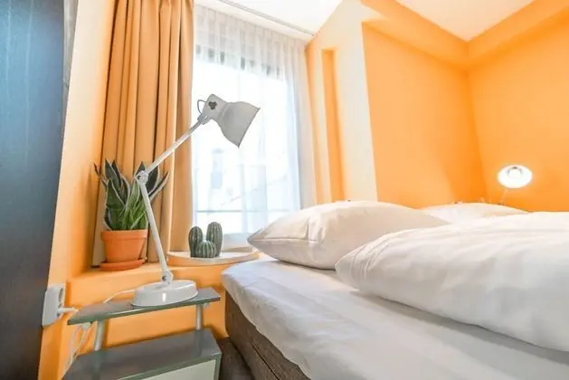 Economy Tek Büyük Yataklı Oda (102 Mellow Yellow)