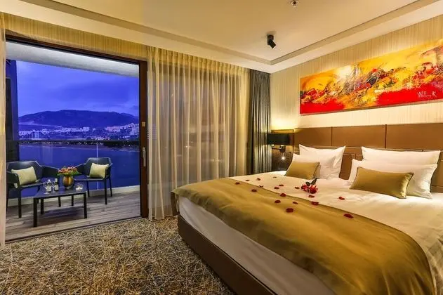 Deluxe Tek Büyük Yataklı Oda, 1 En Büyük (King) Boy Yatak, Deniz Manzaralı