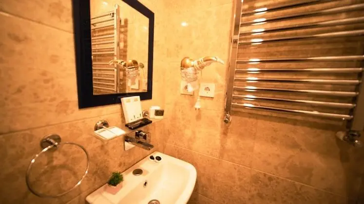 Deluxe Üç Kişilik Oda
