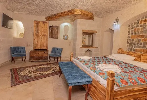 Deluxe Cave Room