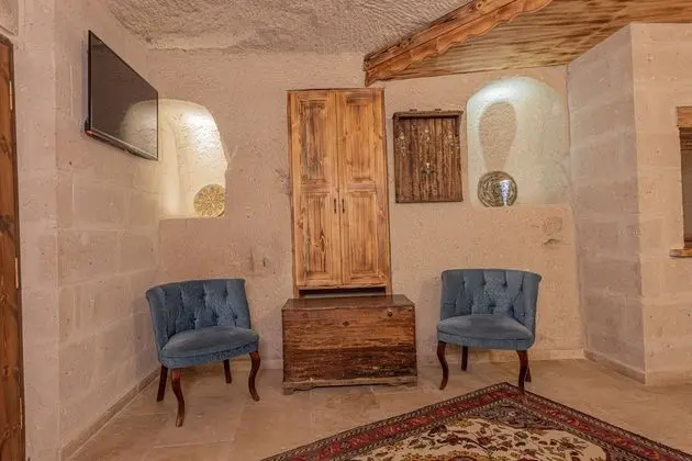 Deluxe Cave Room