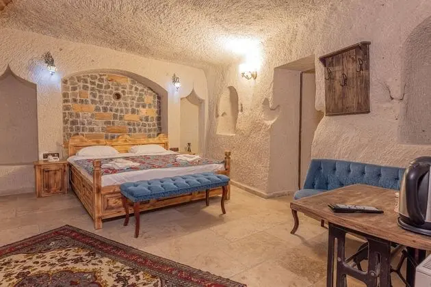 Deluxe Cave Room
