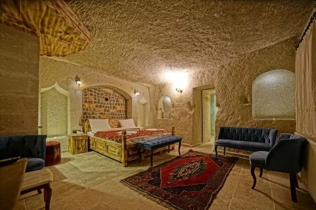 Deluxe Cave Room