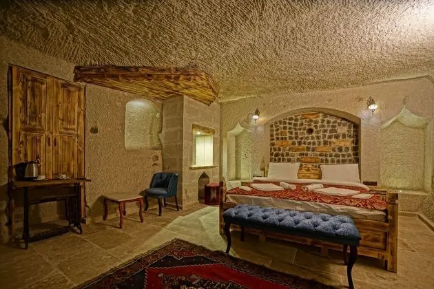 Deluxe Cave Room
