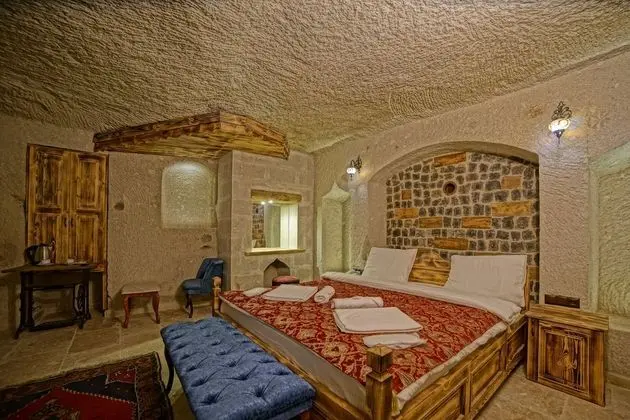 Deluxe Cave Room