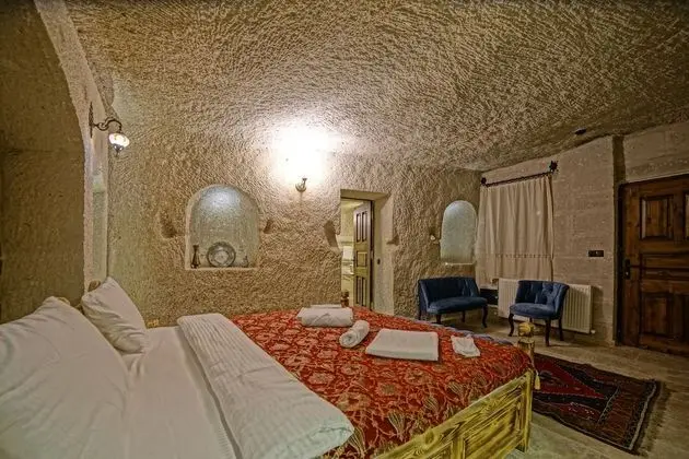 Deluxe Cave Room