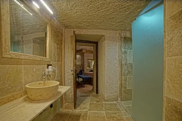 Deluxe Cave Room