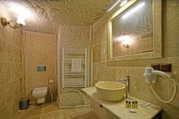 Deluxe Cave Room