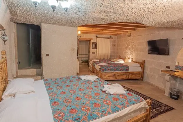 Junior Family Cave Suite