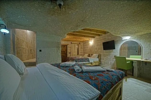 Junior Family Cave Suite