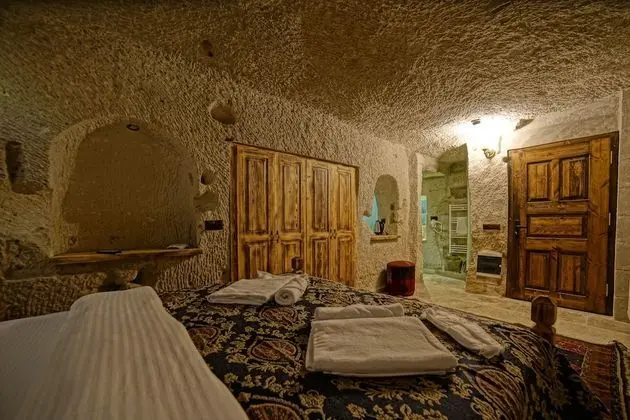 Standard Cave Room