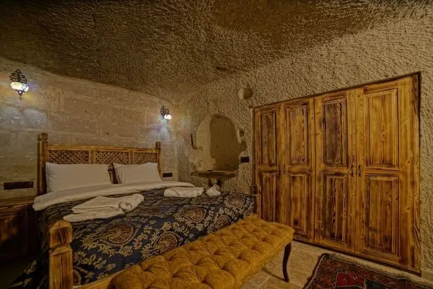Standard Cave Room