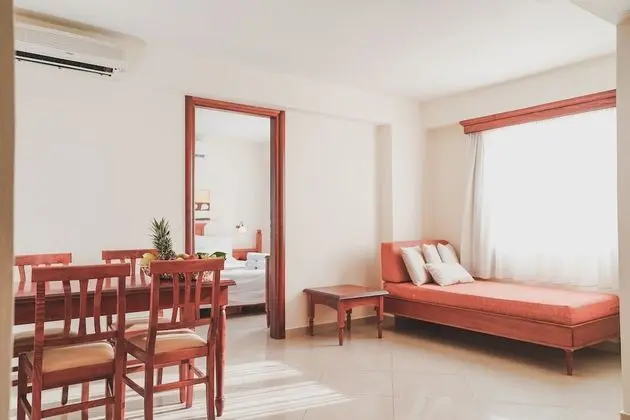 Apart Daire, Havuz Manzaralı